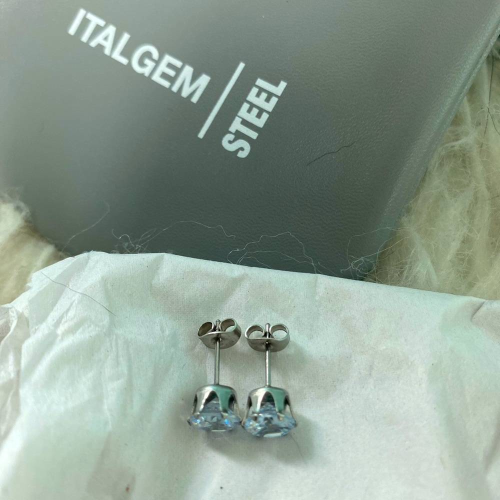 NWOT ITALGEM Cubic Zirconia Studs